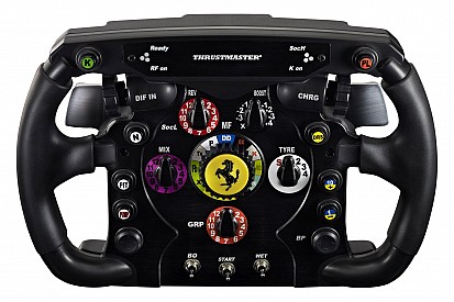Ilyen egy profi F1-es Ferrari kormánnyal az F1 2015, a Forma-1 új hivatalos játéka