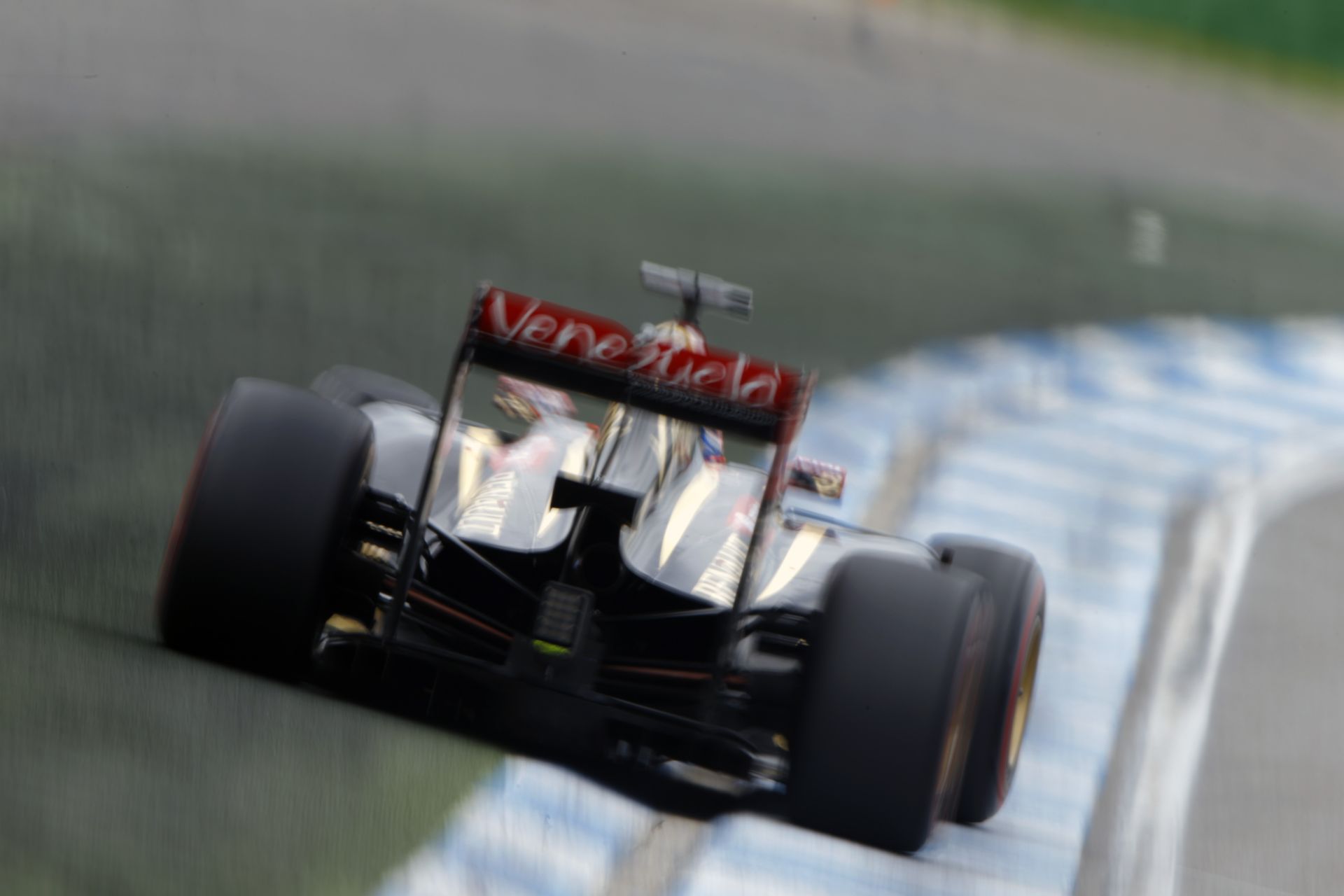 Így szól az Assetto Corsa szimulátoros játékában a Lotus-Renault V6-os turbója