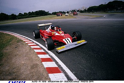 Az első kép az ultraszéles új F1-es hátsó gumiról a Ferrarin: durván mutat