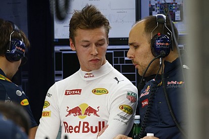 WTF: Button sem érti, hogy ilyen gyorsan ejtették Kvyat-ot a Red Bullnál