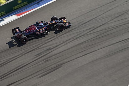 Hivatalos: Verstappen versenymérnöke távozik a Toro Rossótól