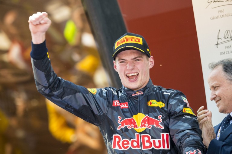 Verstappen tudja, a Mercedes kiesése sokat segített, de ezt a futamot ő nyerte meg