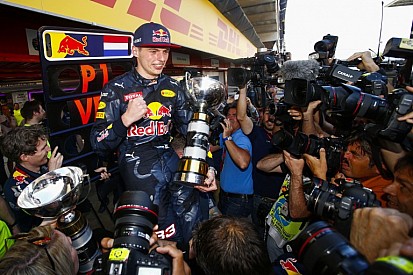 Megható jelenet: a két Verstappen könnyes találkozása a győzelem után (videó)