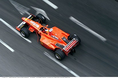 Schumacher parádés előzése a Ferrarival Monacóban: 1998