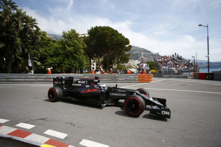 Alonso: Muszáj változtatnunk az autón, mert nem vagyok elég magabiztos Monacóban!