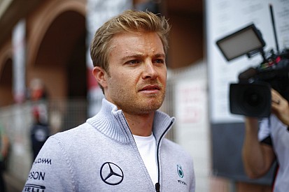 Rosberg sokkot kapott a kamerák előtt - nem ad interjút Verstappen drukkernek!