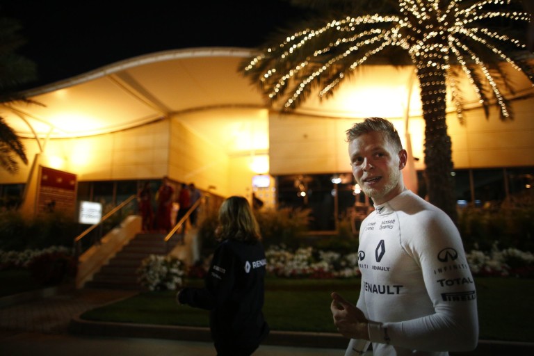 Hamilton választotta az éttermet ahhoz a vacsorához, amit Magnussen egy night club miatt hagyott ki