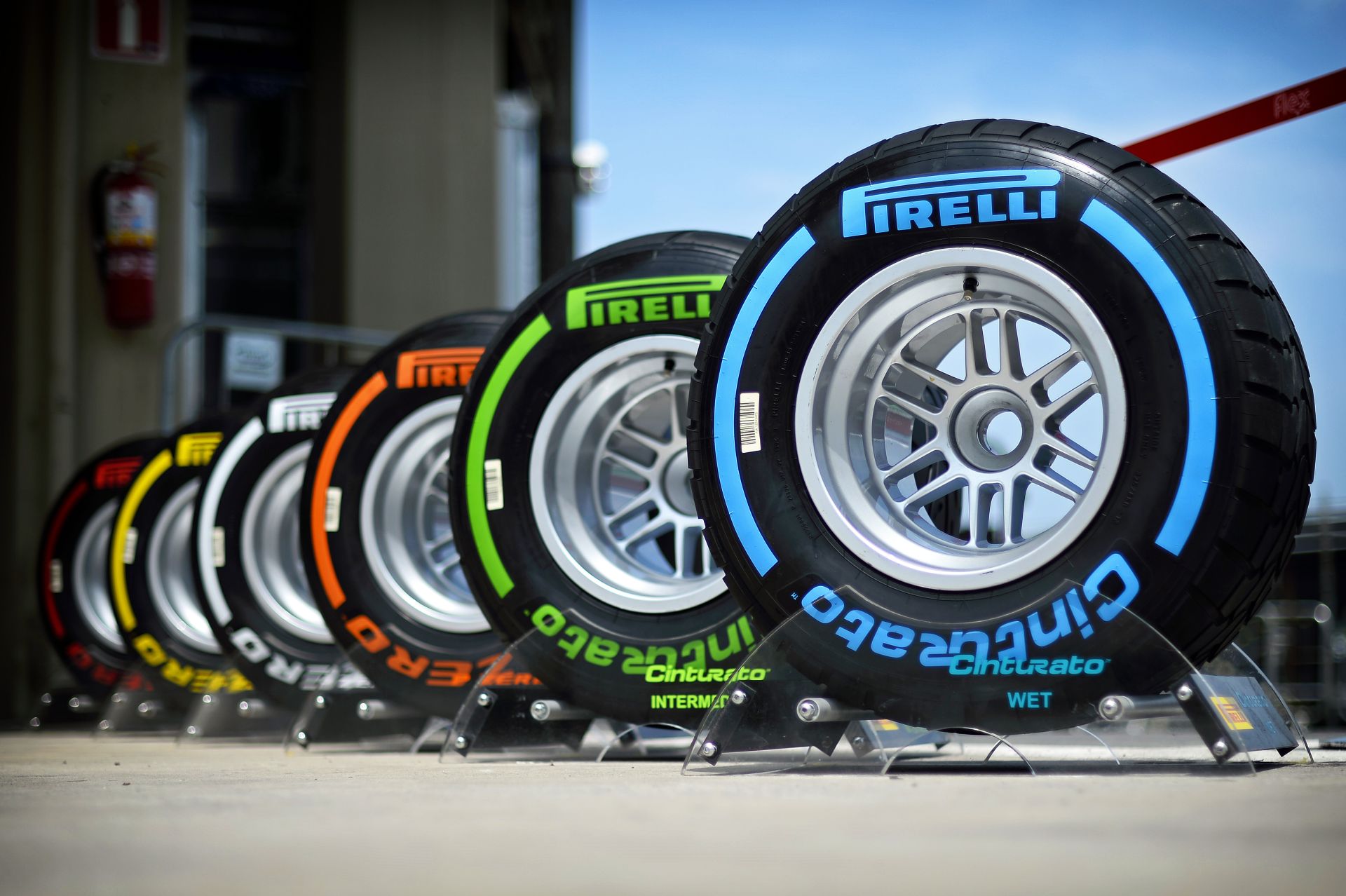 A Mercedes, a Ferrari és a Red Bull más gumitaktikát választott az Orosz Nagydíjra!