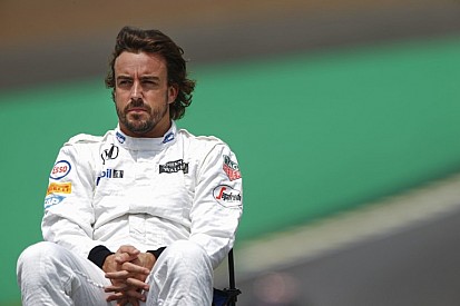 Alonso egyelőre nem gondolkozik azon, hogy hosszabbítson a McLarennel