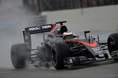Újabb technikai gondok a Hondánál: áll a McLaren