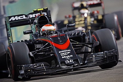 A McLaren-Honda az utolsó két versenyen sem áll le a fejlesztésekkel