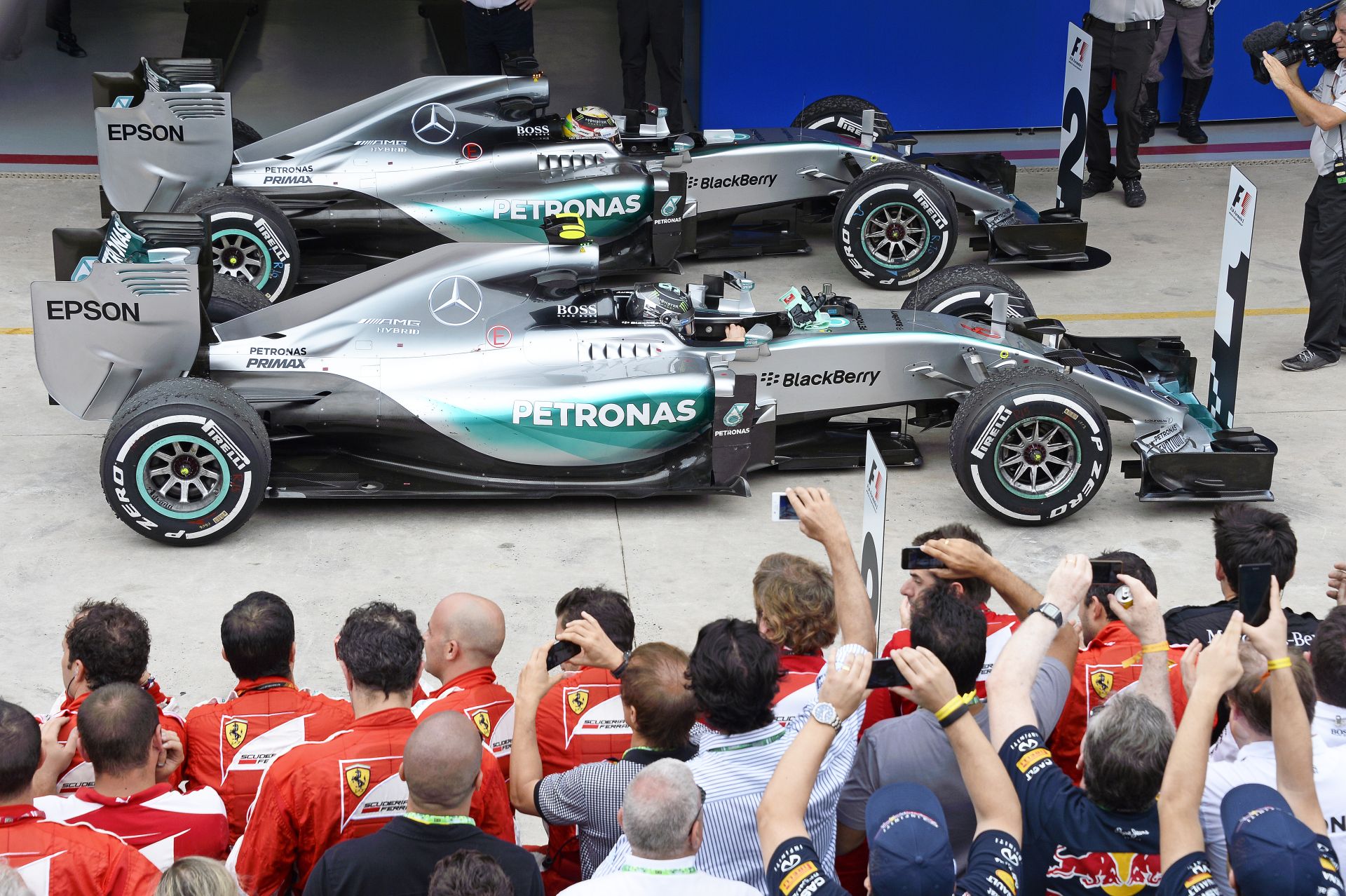 A Mercedes sem tudja, minek köszönhető a változás Hamilton és Rosberg között