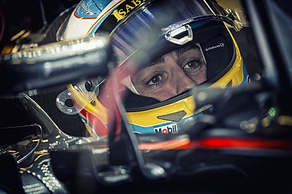 Alonso elismerte, hogy az egy év kihagyás valóban szóba jött a McLaren elnökével!