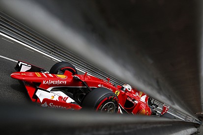 Így cserélt kereket a Ferrari 2.2 másodperc alatt Japánban Vettel autóján