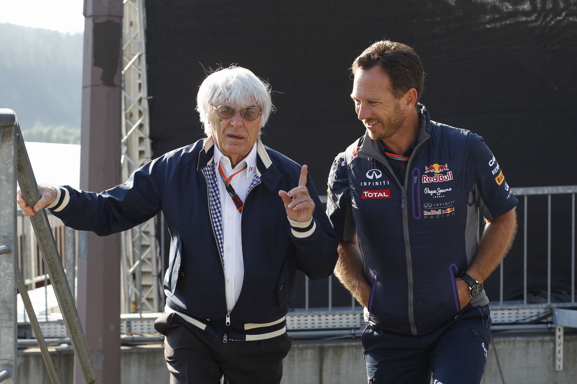 Ha a Red Bull kiszáll, jön a háromautós megoldás a Forma-1-ben?