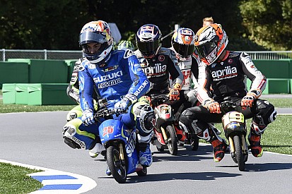 Grosjean motogp-s, minimotoros mókát szeretne péntekenként!