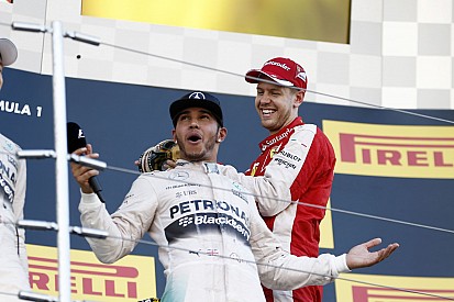 Vettel: „Kicsit sem úgy élem az életem, mint Hamilton”