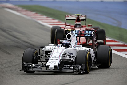 Egymás mellett Raikkönen és Bottas belső kamerája az ütközés előtt, közben és után