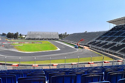 Drón a levegőben az F1-es mexikói versenypálya felett: elég cool!