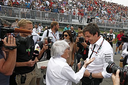 Ecclestone 50 millió fonttal tartozik a Mercedesnek!