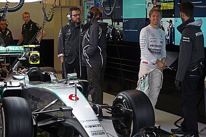 Videón Rosberg rajtelsőségét érő köre Austinból a Mercedesszel