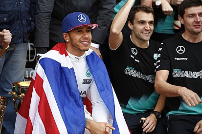 ÉLŐ F1-ES MŰSOR a Gokart Arénából: Hamilton pusztítóként sújtott le, Rosberg gyenge, Raikkönennel már megint mi van?