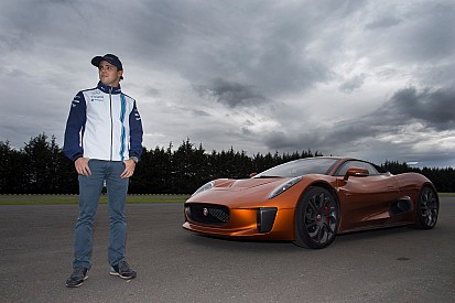 Massa az új James Bond film szuper-autóját vezethette: Jaguar C-X75