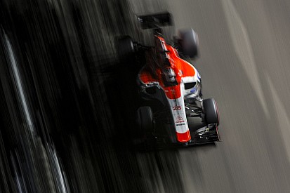 Nagyon rezeg a léc a Manornál - a végén még a Mercedes a Red Bull mellett köthet ki?