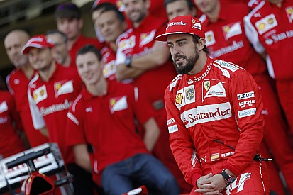 Alonso beszólt a Ferrarinak: Mire fel ez a nagy öröm?