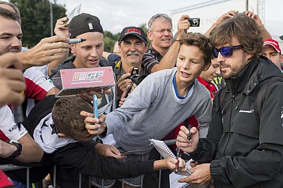 Alonsót nem érdekli mások véleménye, megfelelő helyen van a McLarennél