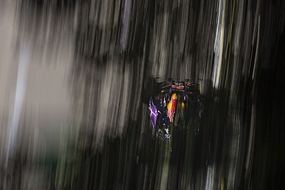 Egészen közel a falakhoz: Ricciardo Szingapúrban a Red Bullal