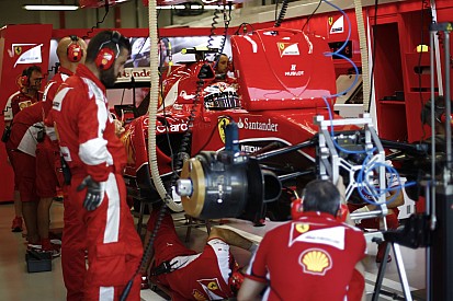 Szingapúri Nagydíj 2015: Kövesd ÉLŐBEN a futamot az éjszakai F1-es helyszínről (14:00)