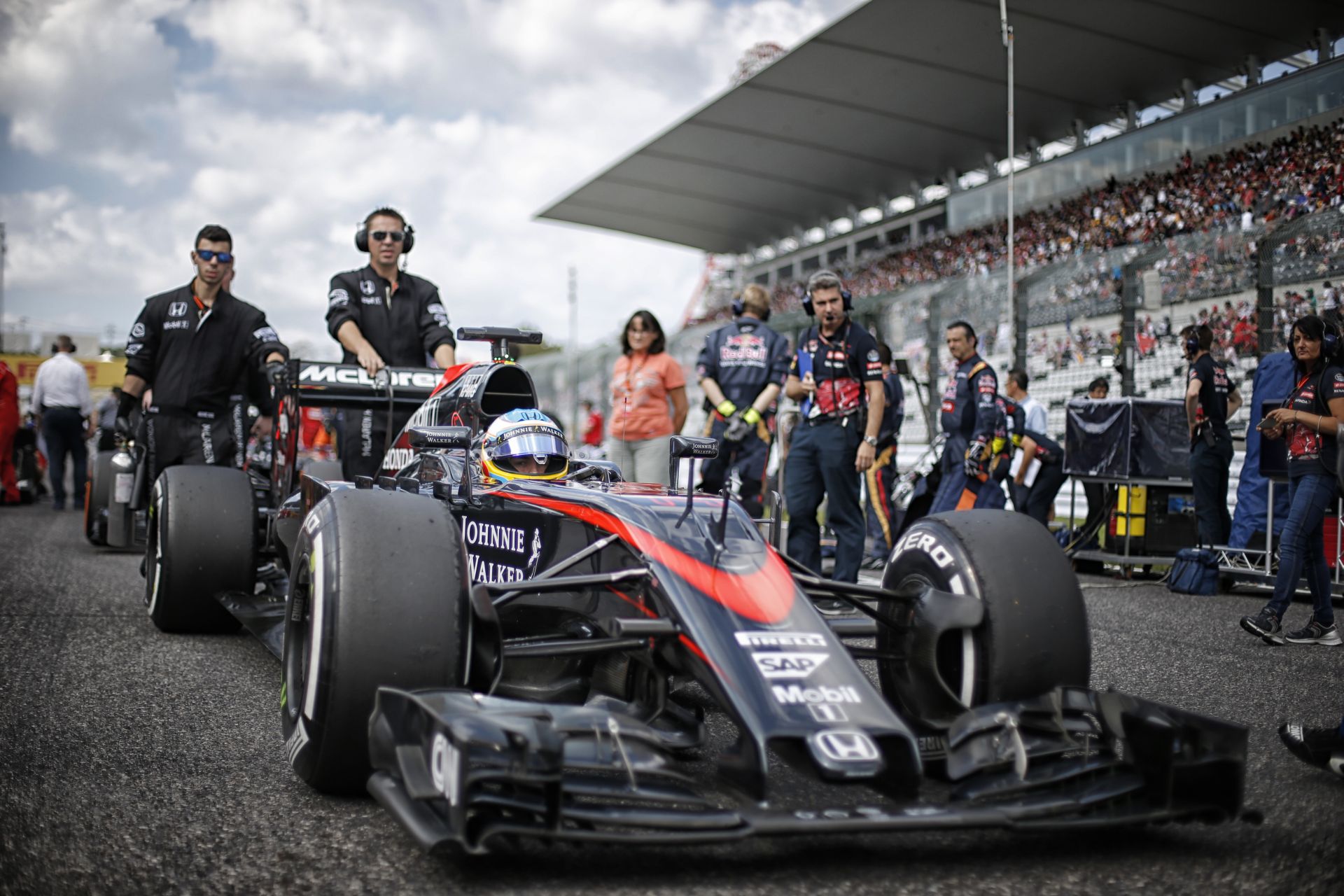 Stop-and-go: Alonso gondoskodott arról, hogy soha felejtsük el a rettentően unalmas 2015-ös Japán Nagydíjat