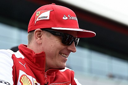 Videón Raikkönen startja és gokartversenye tegnapról: azonnal büntetett a „Jégember”