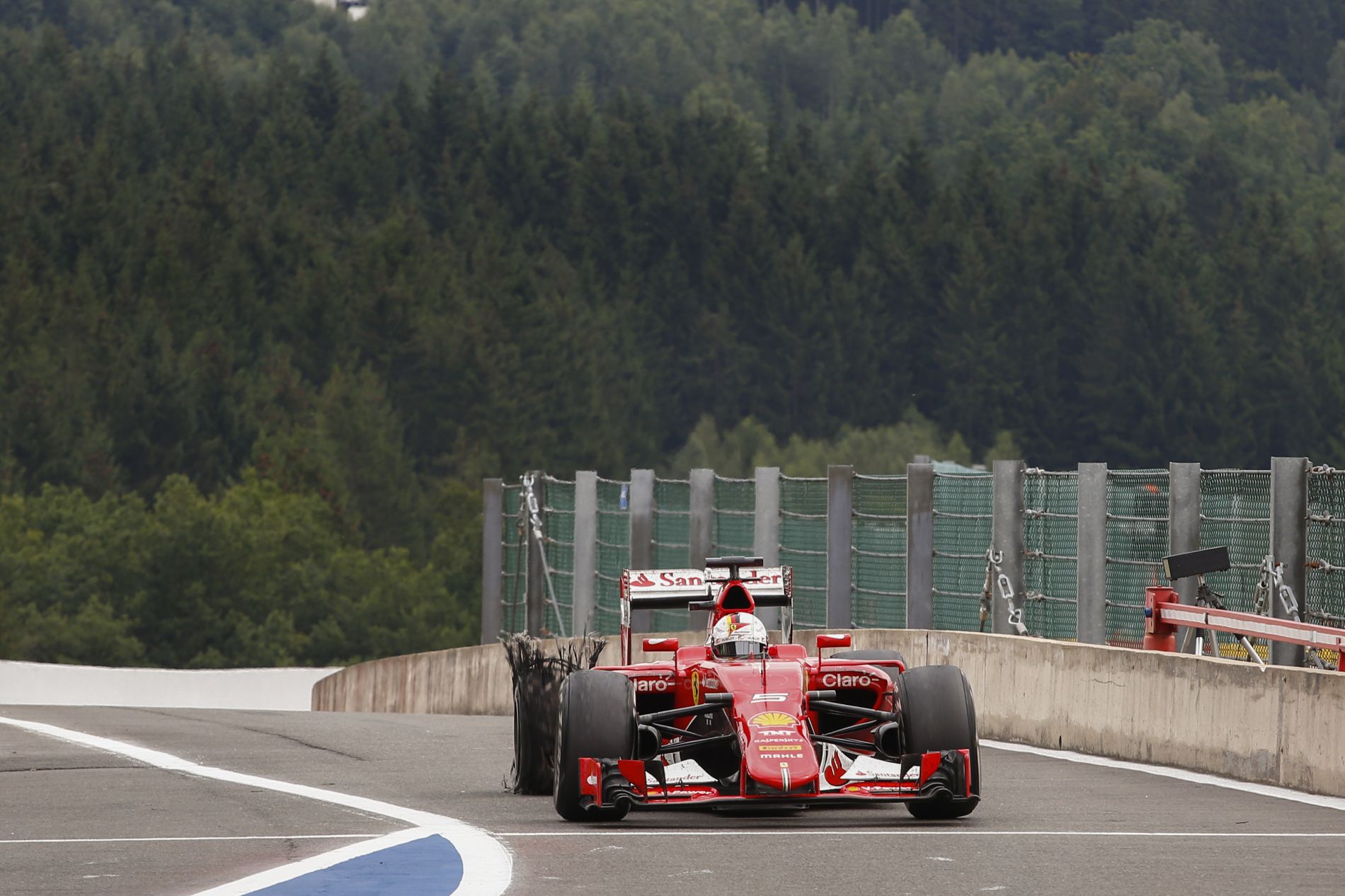 A Pirelli szerint a Ferrari egyszerűen „túlhasználta” a gumit: egy körrel kevesebb, és dobogó