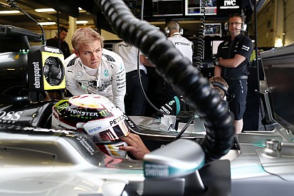 Rosberg és Hamilton lefektette a szabályokat: Ezt és ezt szabad a Mercedesnél