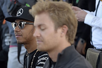 Hamilton nyerte az első edzést Kanadában és jelezte, a Mercedes újabb alázásra készül! Hol a Ferrari?
