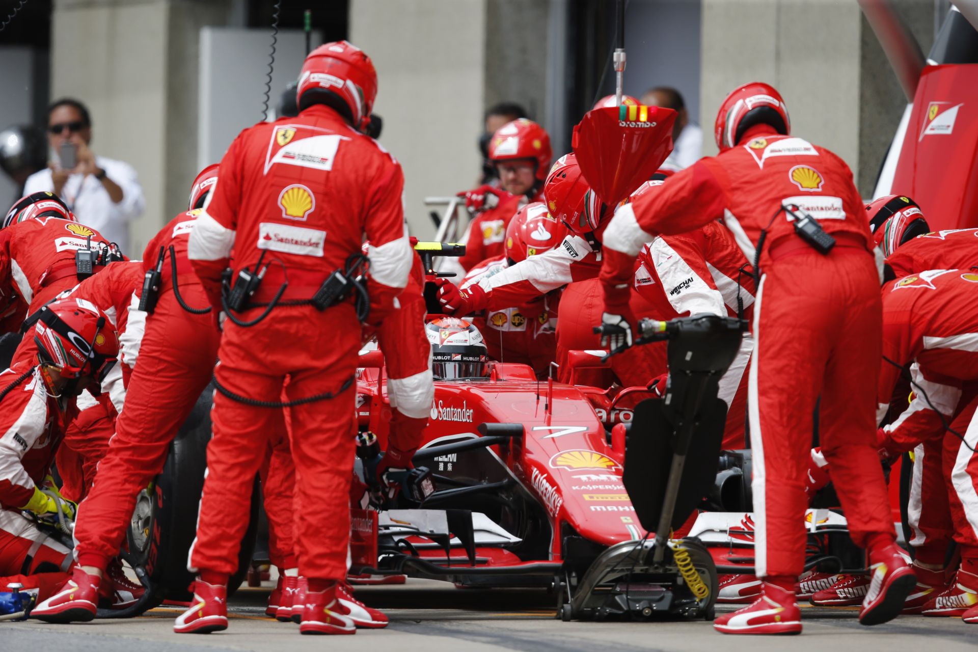 A Ferrari nagyon dühös Raikkönen elszalasztott dobója miatt, de legalább Vettel fantasztikusan ment!