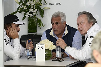 Egyelőre nem őrül meg Alonso, majd akkor, ha jövőre is így állnak