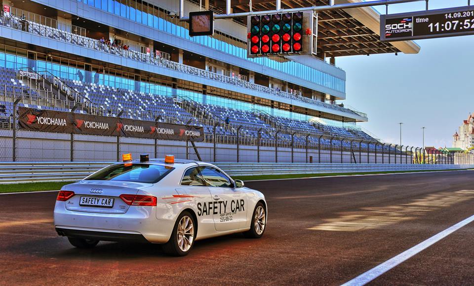 Már küldik neki az új orosz F1-es versenypályán: Videón a nagy pillanatok