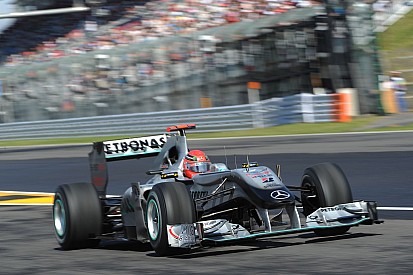 Schumacher körbeautózása Barrichello ellen Japánban: Schumi kicsit megalázta a brazilt
