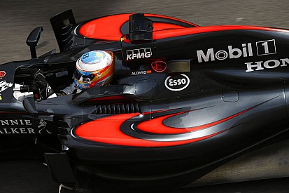 Onboard videó, ahogy Alonso alatt megkotlik a McLaren-Honda