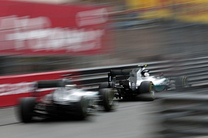 A Mercedesnél nem ugrálnak a serlegekkel, mint a majmok: jött Verstappen, ők meg elszúrták