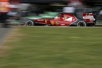 Raikkonen sértetlenül szállt ki a Ferrariból, ami majdnem kettétört: Alonsót többen is "beköpték"