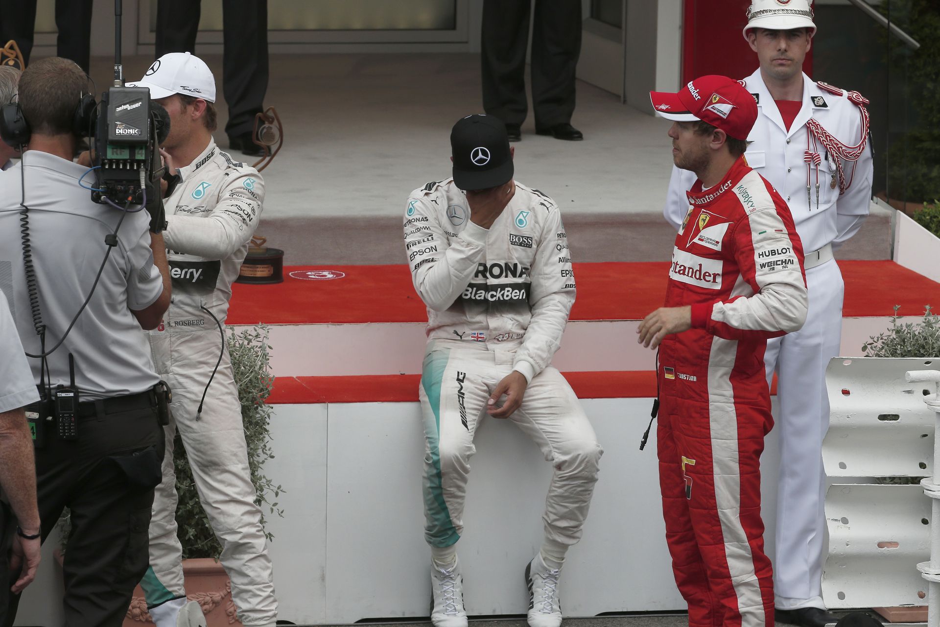 Hamiltonnak időbe telhet, amíg újra megbízik a Mercedesben