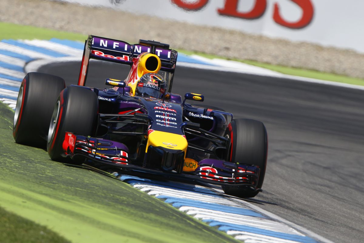 Vettel szomjasan küzdött ma Hockenheimben: 7 cím egymás mellett egy kanyarban