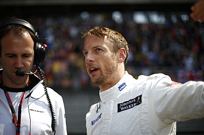 Button: A McLarennek nem az erőforrás az egyetlen problémája