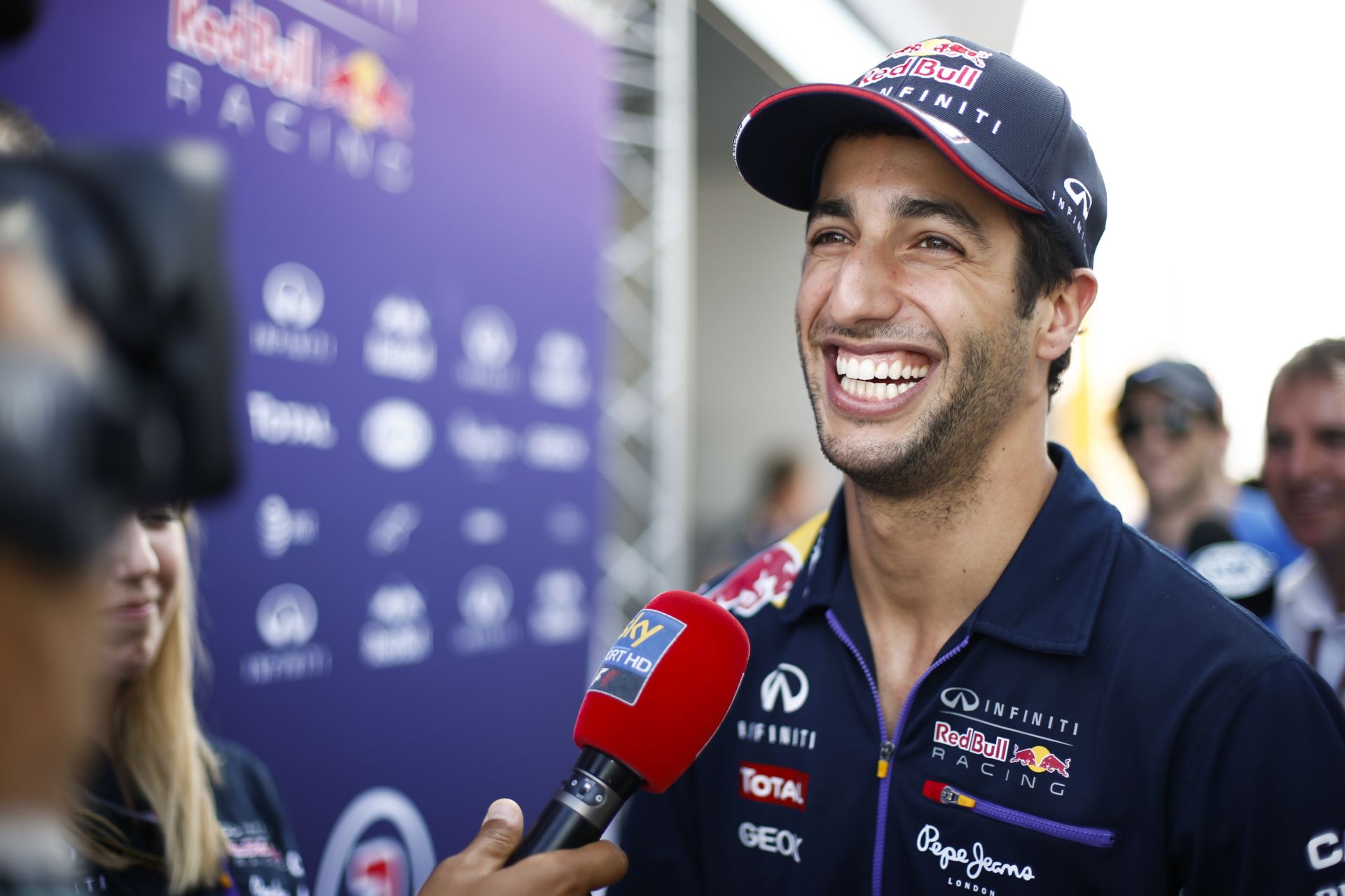 Ricciardo nyerte meg a kaotikus Magyar Nagydíjat Alonso és Hamilton előtt! Vettel az év mentését mutatta be a Hungaroringen