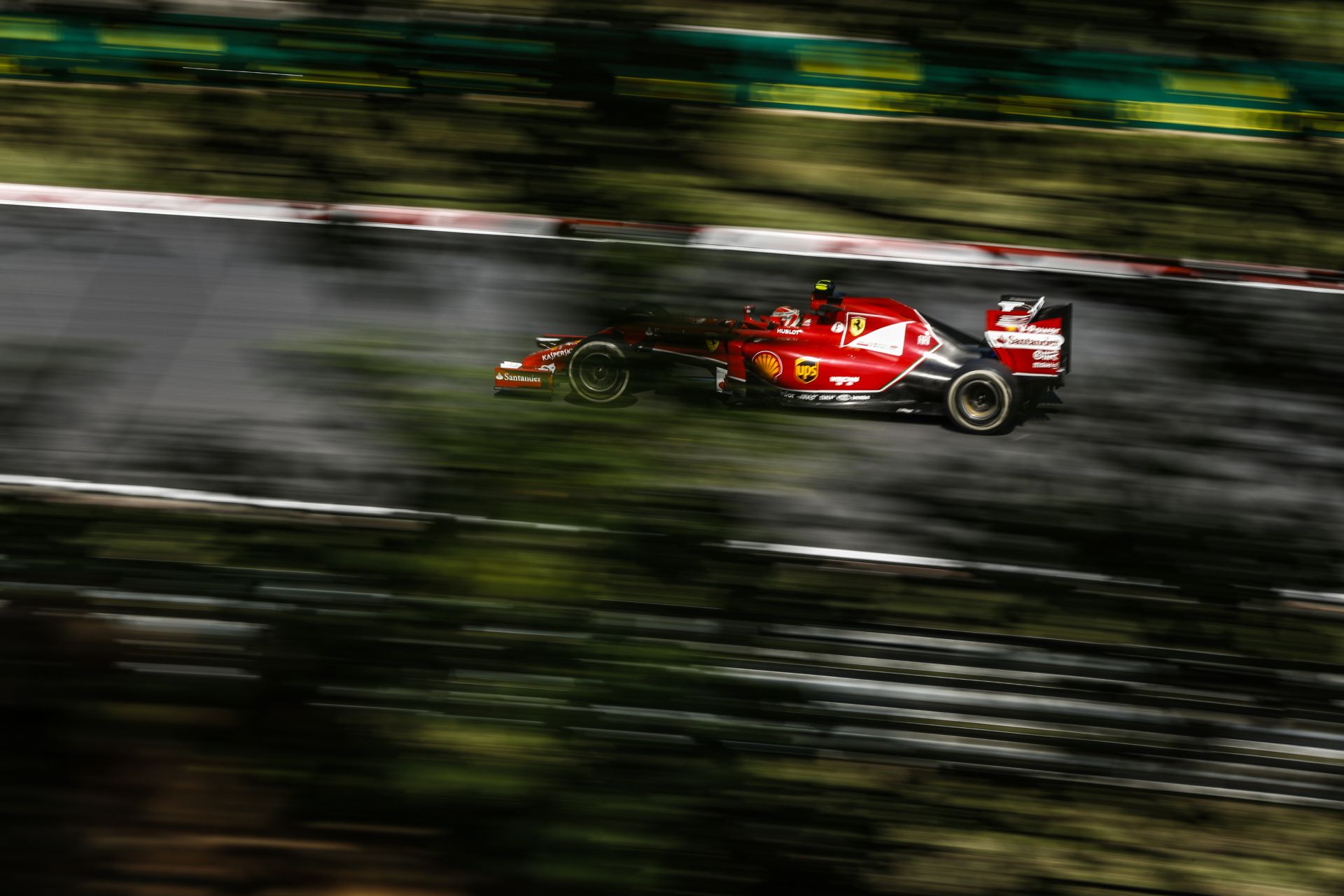 Belső kamerás felvételen Raikkönen startja és az első körei a Hungaroringről