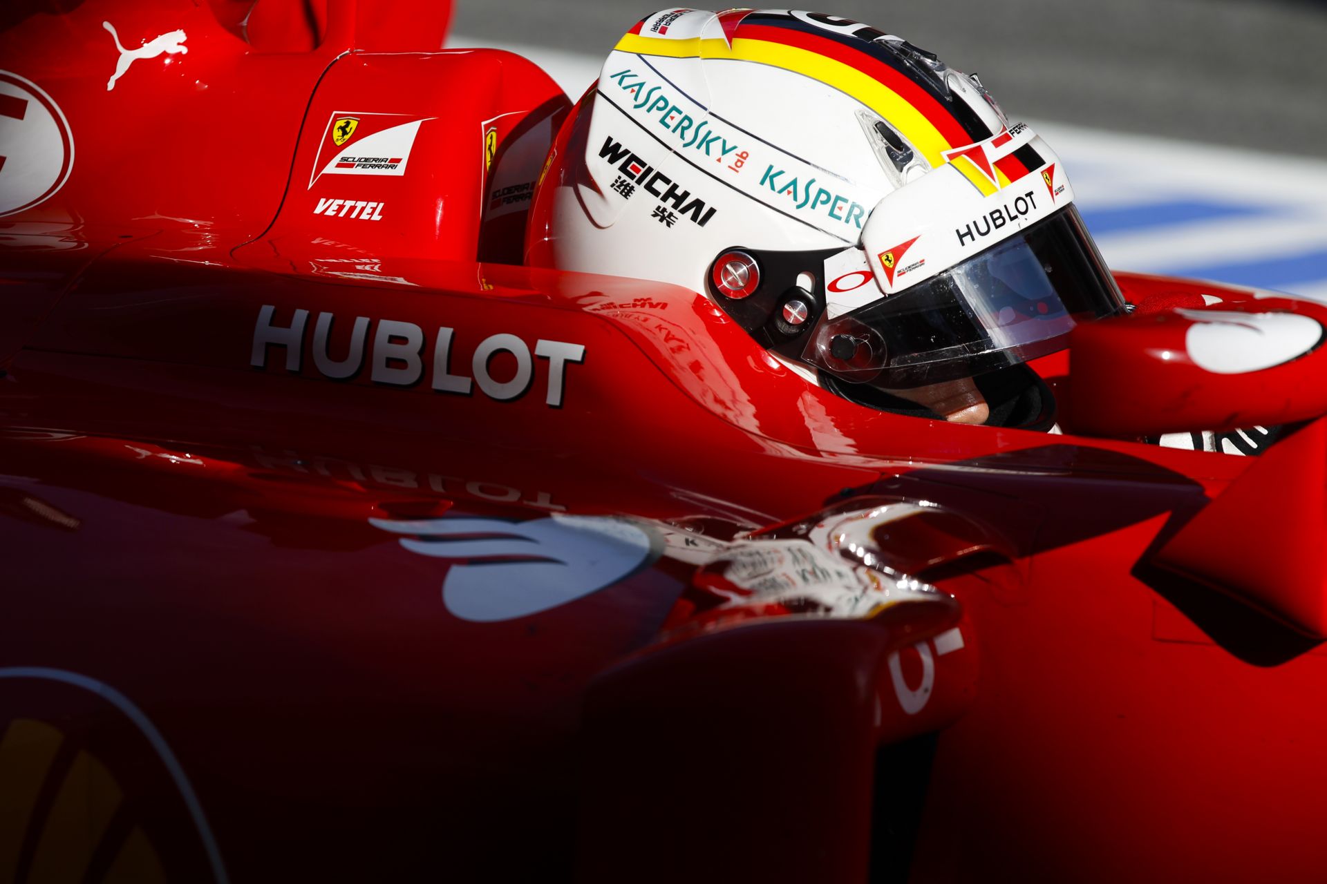 Vettel többet keres Raikkönennél a Ferrarinál, Bottas megalázóan keveset kap, míg Button fele annyit tehet zsebre, mint Alonso